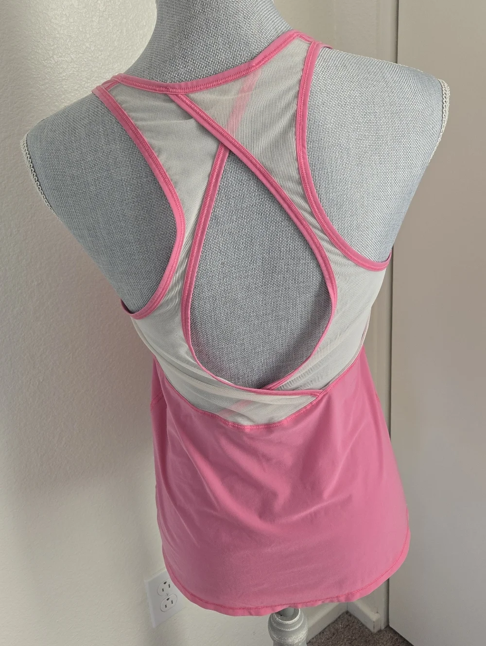 Lululemon Womens Size 6 Tranquil Tank Pink White Mesh Tranquil ‎ Pink White